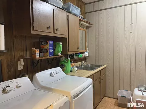 1321 W Cherry St, Herrin, IL 62948 photo 16