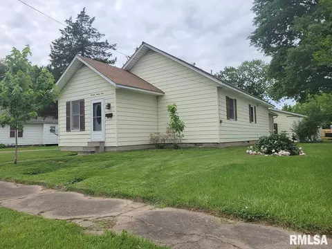 1321 W Cherry St, Herrin, IL 62948 photo 2