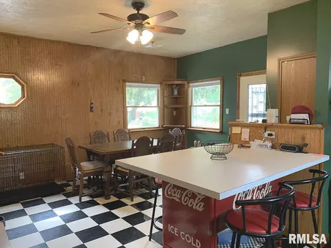 1321 W Cherry St, Herrin, IL 62948 photo 5