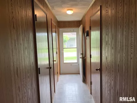 1321 W Cherry St, Herrin, IL 62948 photo 9