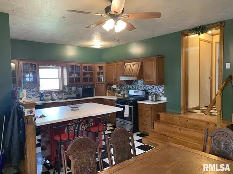 1321 W Cherry St, Herrin, IL 62948 photo 4