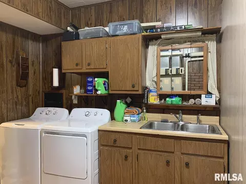 1321 W Cherry St, Herrin, IL 62948 photo 17