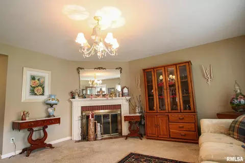 124 11th St, Carmi, IL 62821 photo 9