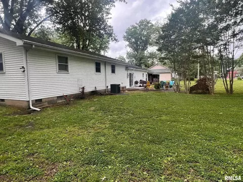 205 E Williams St, Benton, IL 62812 photo 25