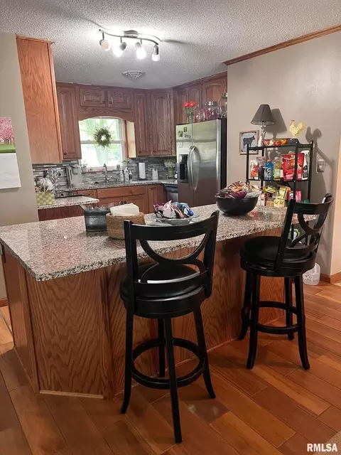 205 E Williams St, Benton, IL 62812 photo 8