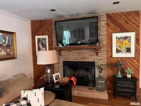 205 E Williams St, Benton, IL 62812 photo 19