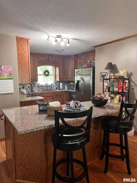 205 E Williams St, Benton, IL 62812 photo 7