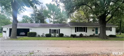 205 E Williams St, Benton, IL 62812 photo 1