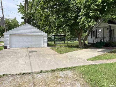 1420 Hester Ave, Centralia, IL 62801 photo 1