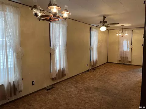 727 S Maple St, Centralia, IL 62801 photo 5