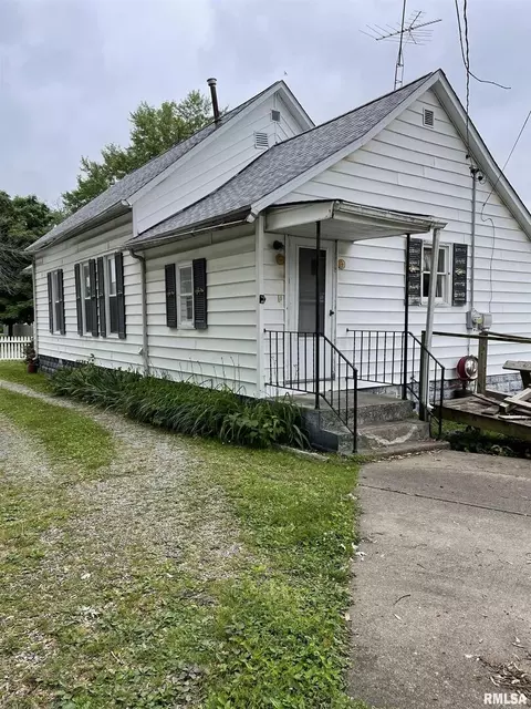727 S Maple St, Centralia, IL 62801 photo 2