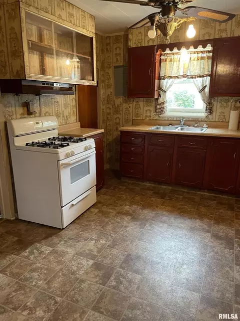 727 S Maple St, Centralia, IL 62801 photo 7