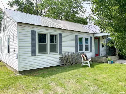 330 S State St, Flora, IL 62839 photo 54