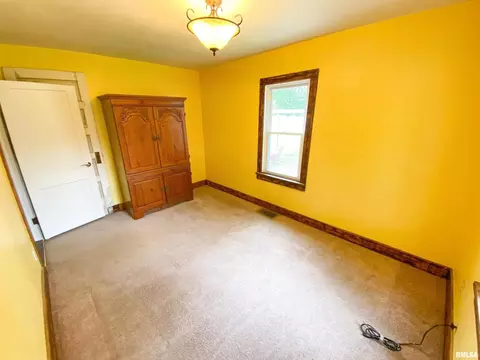 330 S State St, Flora, IL 62839 photo 32