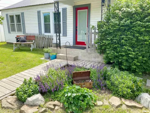 330 S State St, Flora, IL 62839 photo 2
