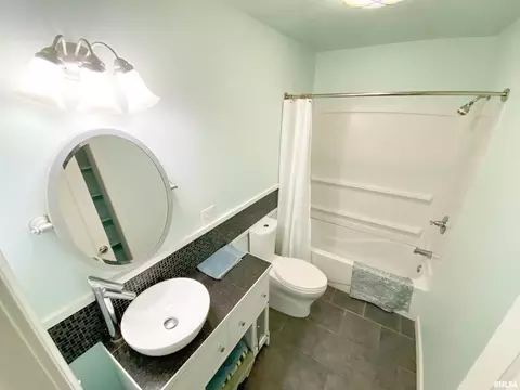 330 S State St, Flora, IL 62839 photo 34