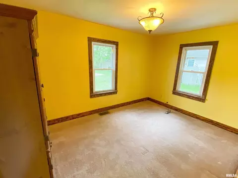 330 S State St, Flora, IL 62839 photo 30