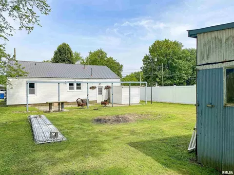 330 S State St, Flora, IL 62839 photo 55