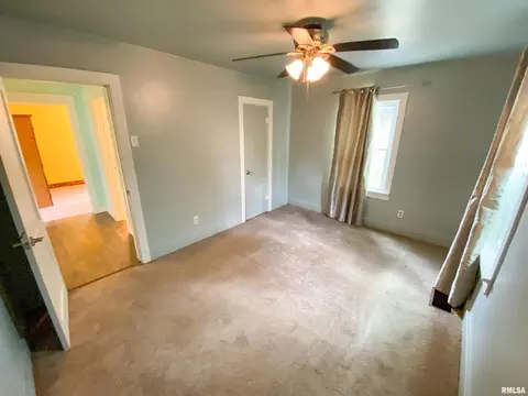 330 S State St, Flora, IL 62839 photo 27