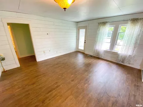 330 S State St, Flora, IL 62839 photo 5