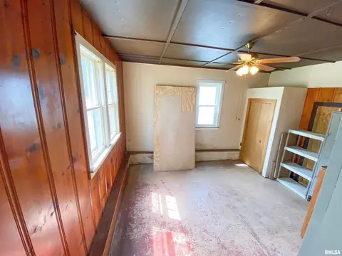 330 S State St, Flora, IL 62839 photo 42
