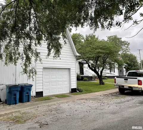 402 S Thomas St, Christopher, IL 62822 photo 4