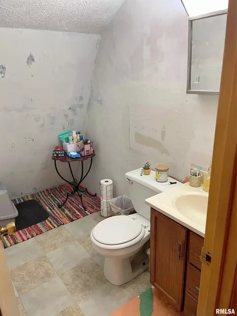 402 S Thomas St, Christopher, IL 62822 photo 28