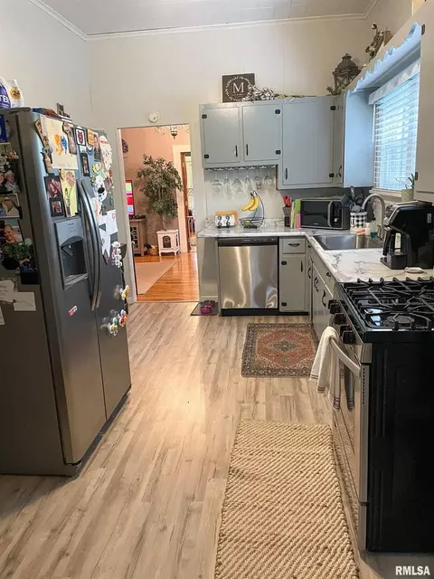 402 S Thomas St, Christopher, IL 62822 photo 7