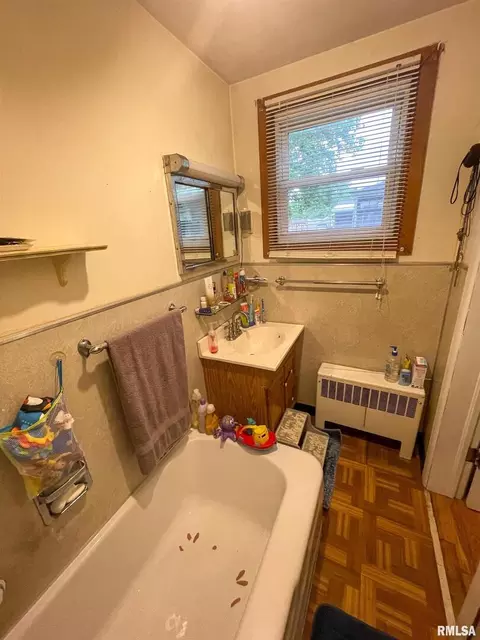 402 S Thomas St, Christopher, IL 62822 photo 19