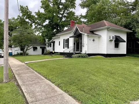 402 S Thomas St, Christopher, IL 62822 photo 1