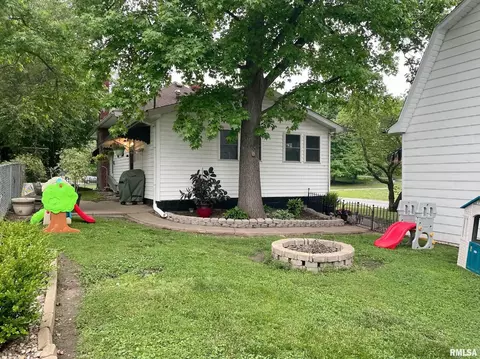 402 S Thomas St, Christopher, IL 62822 photo 3