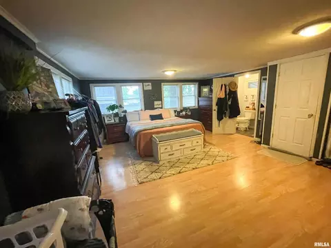 402 S Thomas St, Christopher, IL 62822 photo 11