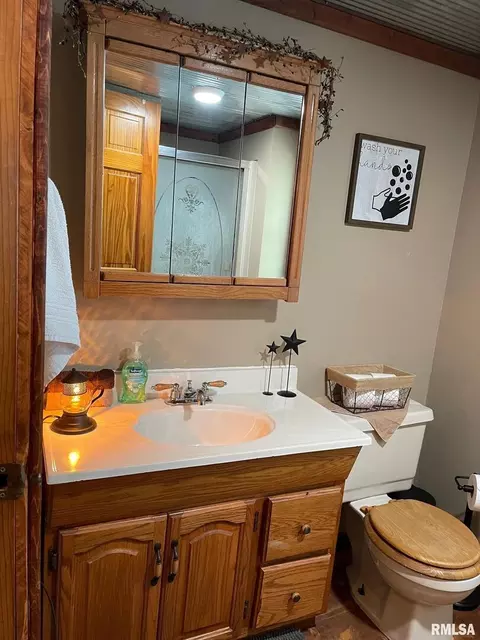 604 N State St, Christopher, IL 62822 photo 14