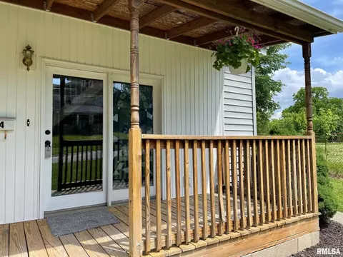 604 N State St, Christopher, IL 62822 photo 2