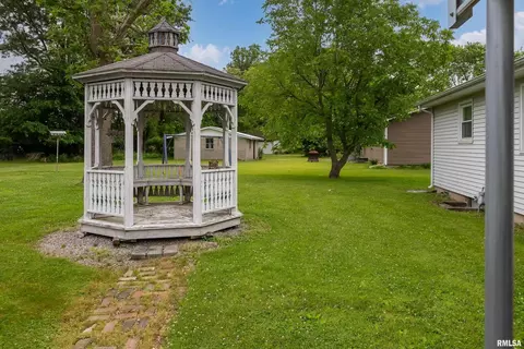 808 W Sylvia St, Christopher, IL 62822 photo 19