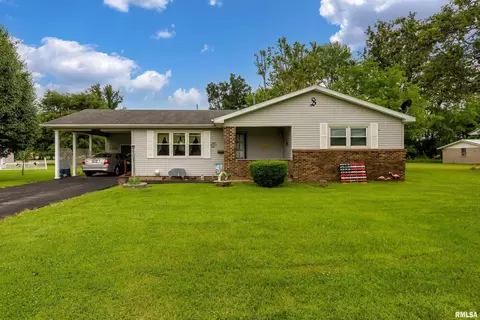 808 W Sylvia St, Christopher, IL 62822 photo 1