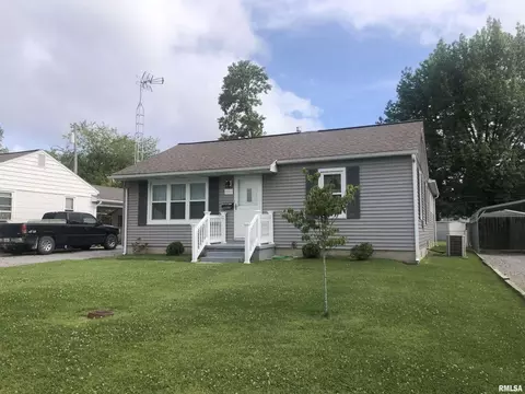 1012 Smith St, Carmi, IL 62821 photo 1