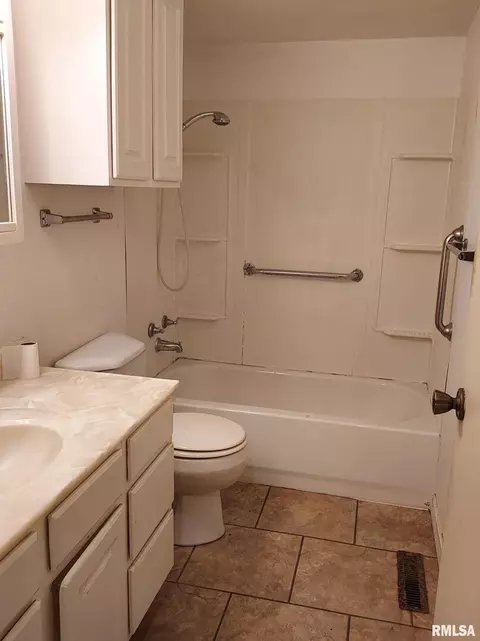 540 N Beech St, Centralia, IL 62801 photo 25