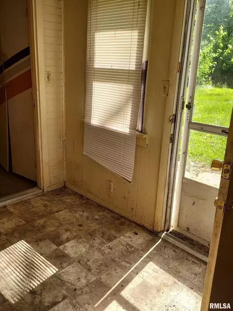 540 N Beech St, Centralia, IL 62801 photo 24