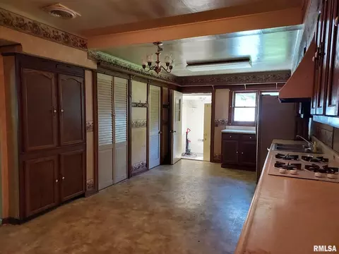 540 N Beech St, Centralia, IL 62801 photo 5