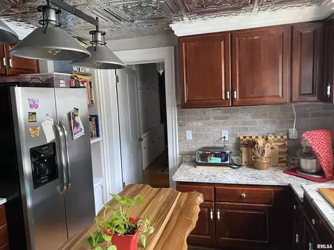 210 S Maple St, Centralia, IL 62801 photo 9