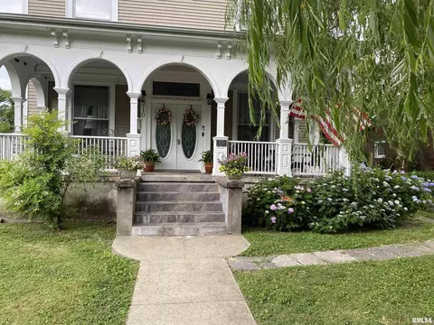210 S Maple St, Centralia, IL 62801 photo 2