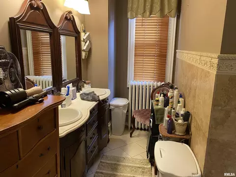 210 S Maple St, Centralia, IL 62801 photo 16