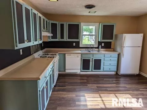 805 W Madison St, Herrin, IL 62948 photo 7