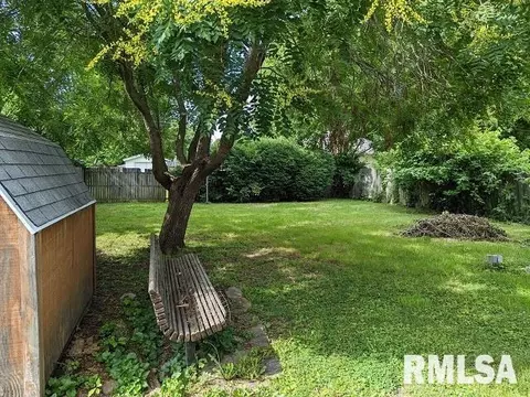 805 W Madison St, Herrin, IL 62948 photo 2
