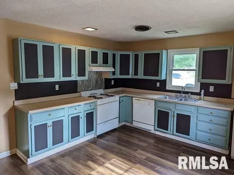 805 W Madison St, Herrin, IL 62948 photo 6