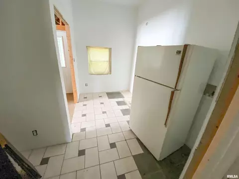 208 E 4th St, Flora, IL 62839 photo 14