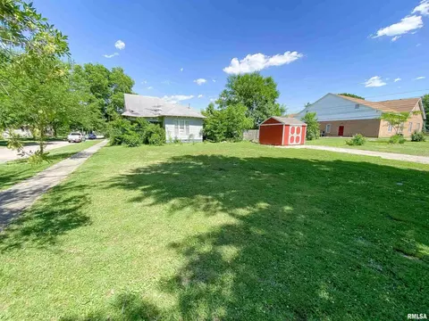 208 E 4th St, Flora, IL 62839 photo 3