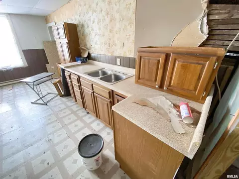 208 E 4th St, Flora, IL 62839 photo 7