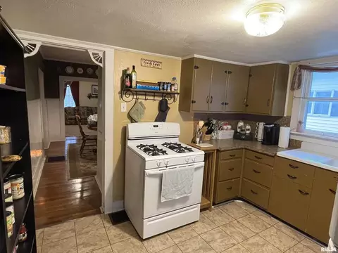 703 3rd St, Carmi, IL 62821 photo 5